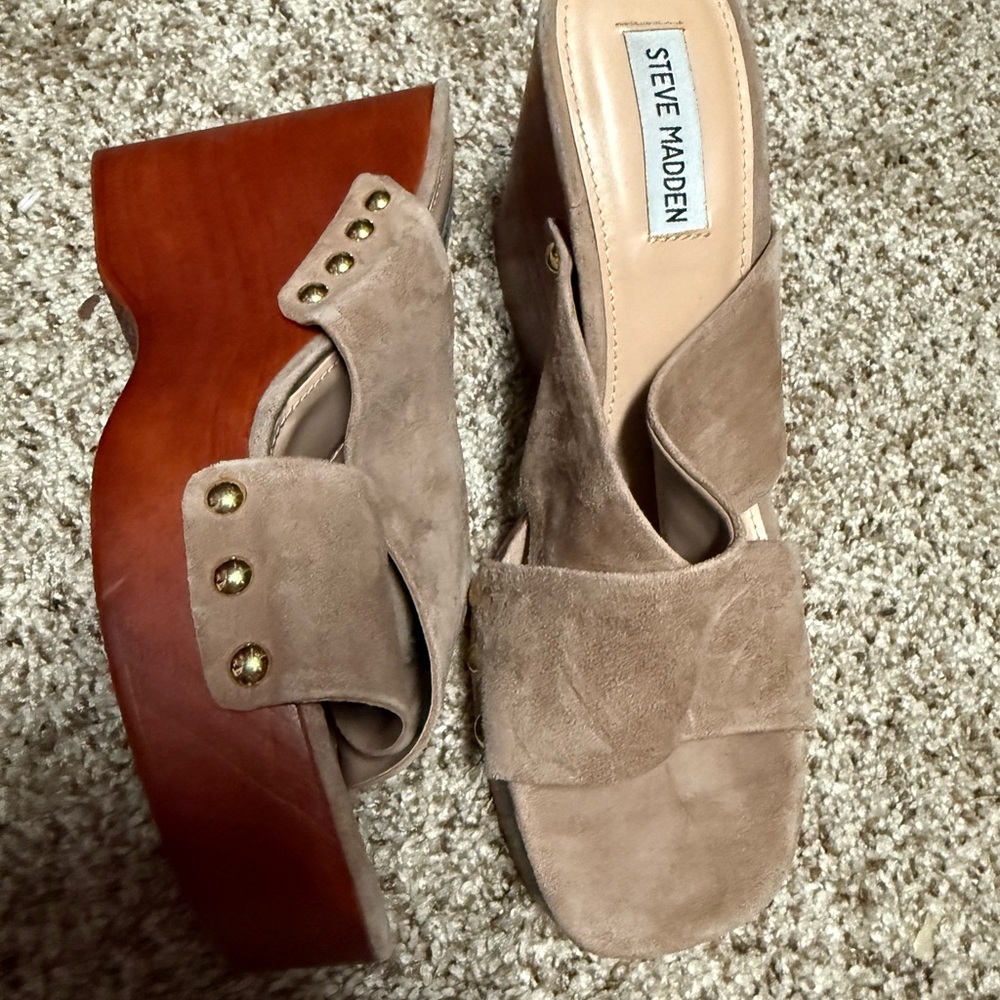 Steve Madden Taupe Suede Wedge Sandals